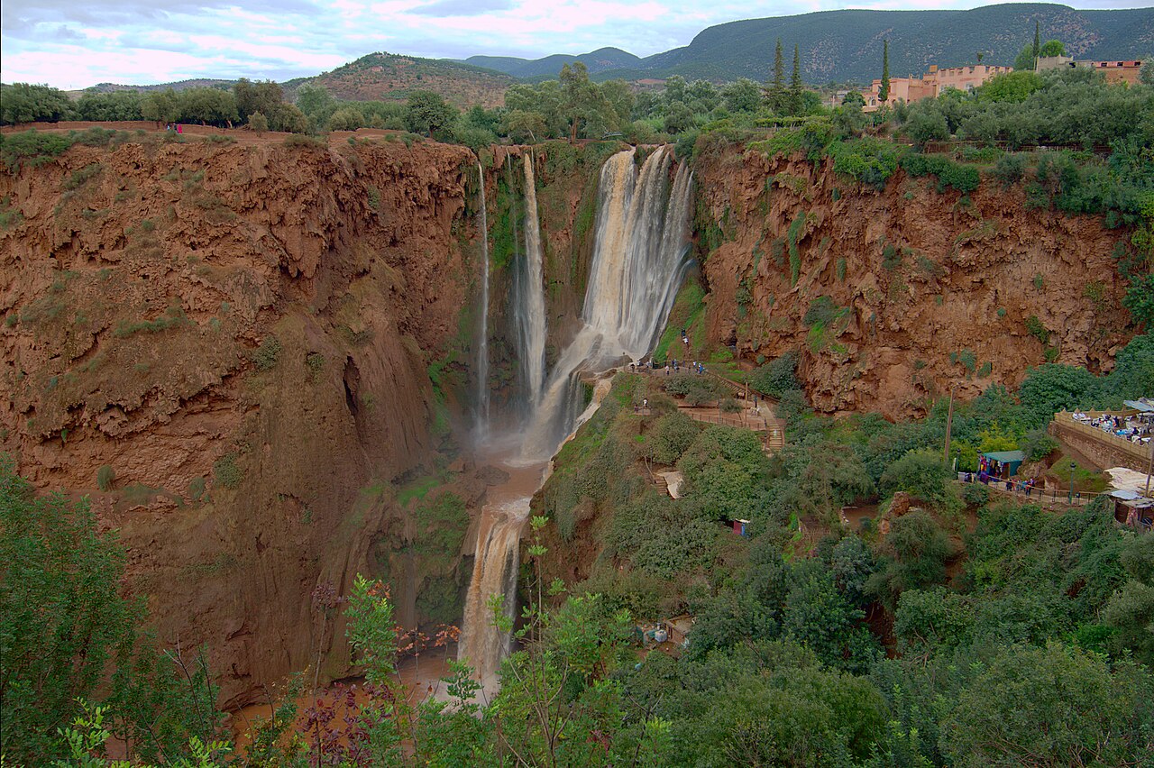 Rivière Oued El Abid traversant les gorges du Haut Atlas près d'Ouzoud